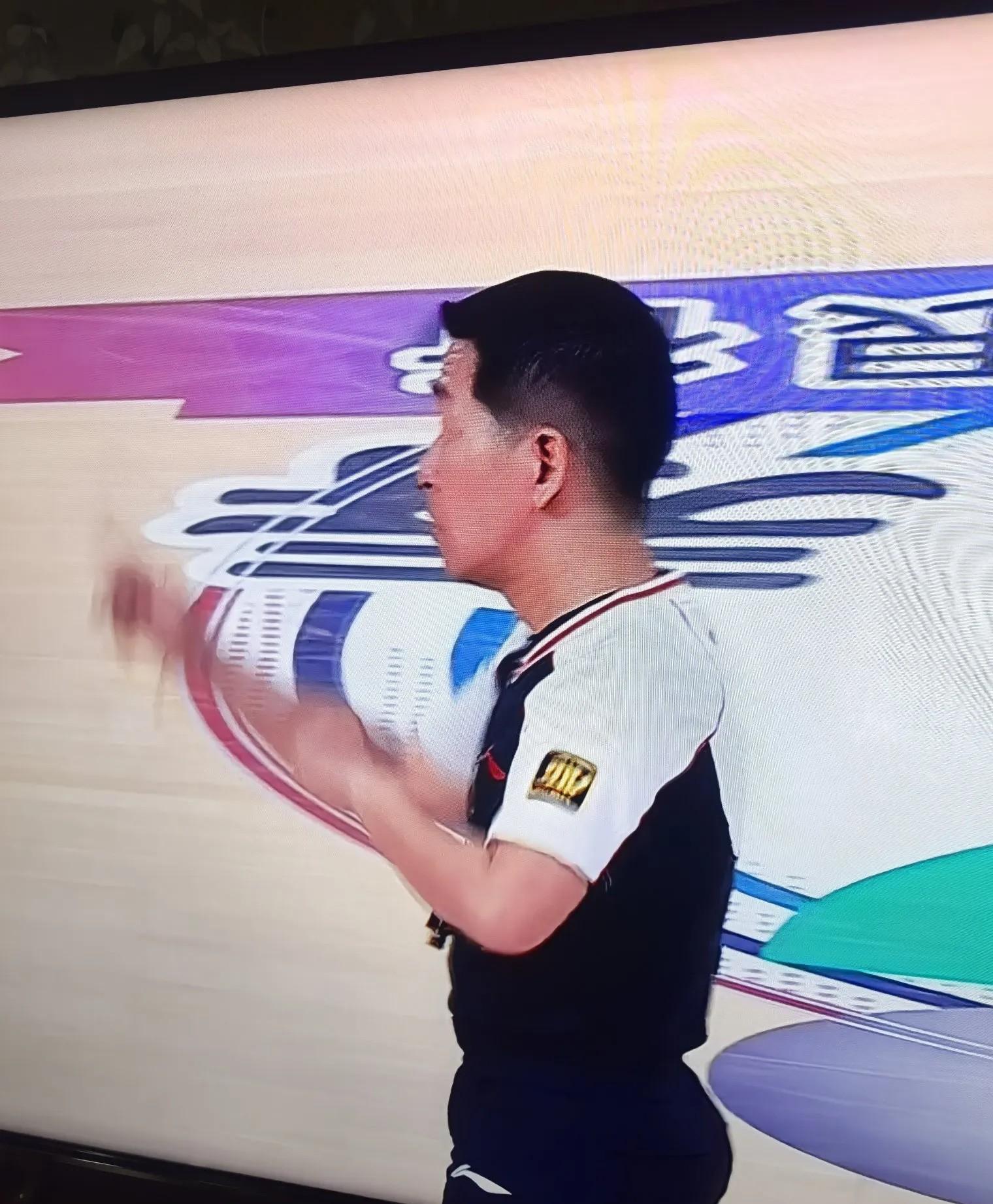 裁判执法引热议,决定影响比赛 裁判执法引热议,决定影响比赛