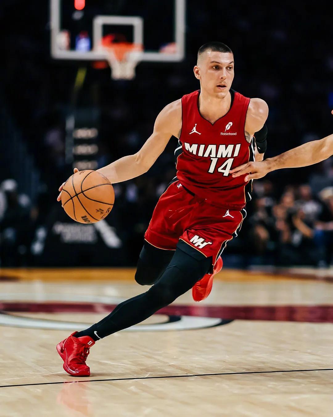 半岛体育娱乐-热火队球员因不适缺阵，球队实力受损