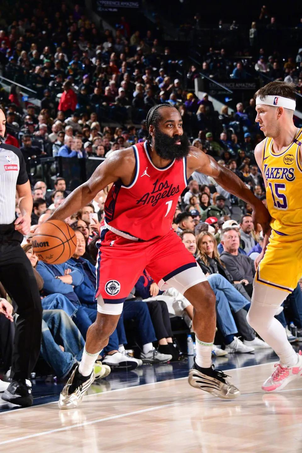 半岛体育官方入口-快船主场大胜，路威全场砍下全队最高25分的简单介绍