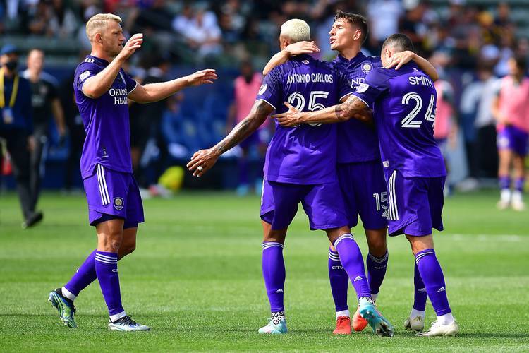 半岛体育直播-不伦瑞克凭借主场优势，全取三分