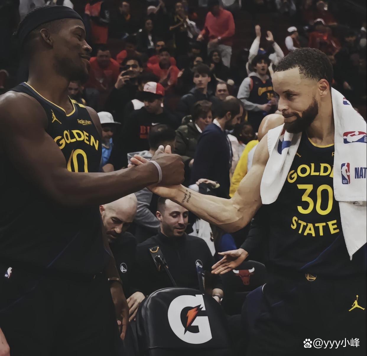 勇士战胜太阳,保留季后赛希望 勇士战胜太阳,保留季后赛希望