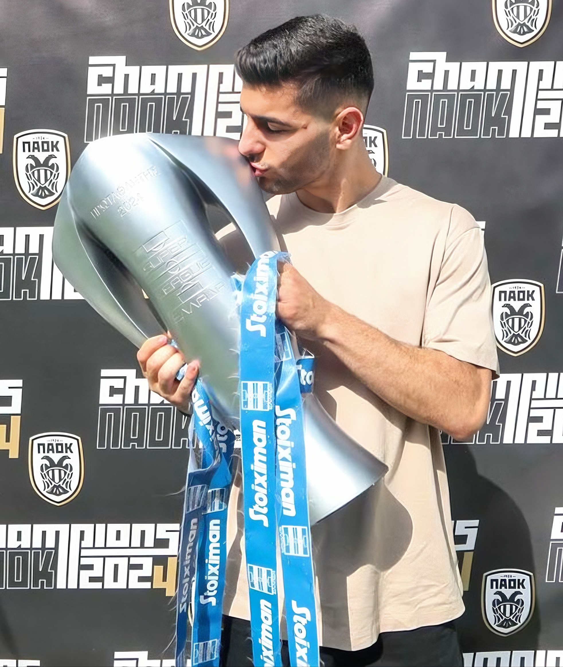 半岛体育app下载地址-希腊田径选手在激烈角逐中夺魁