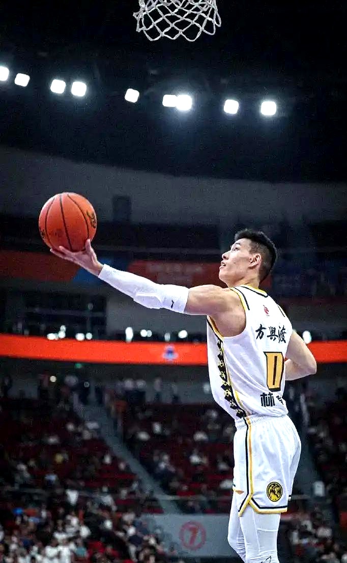 比赛中球员发挥出色,被誉为全场MVP 比赛中球员发挥出色,被誉为全场MVP