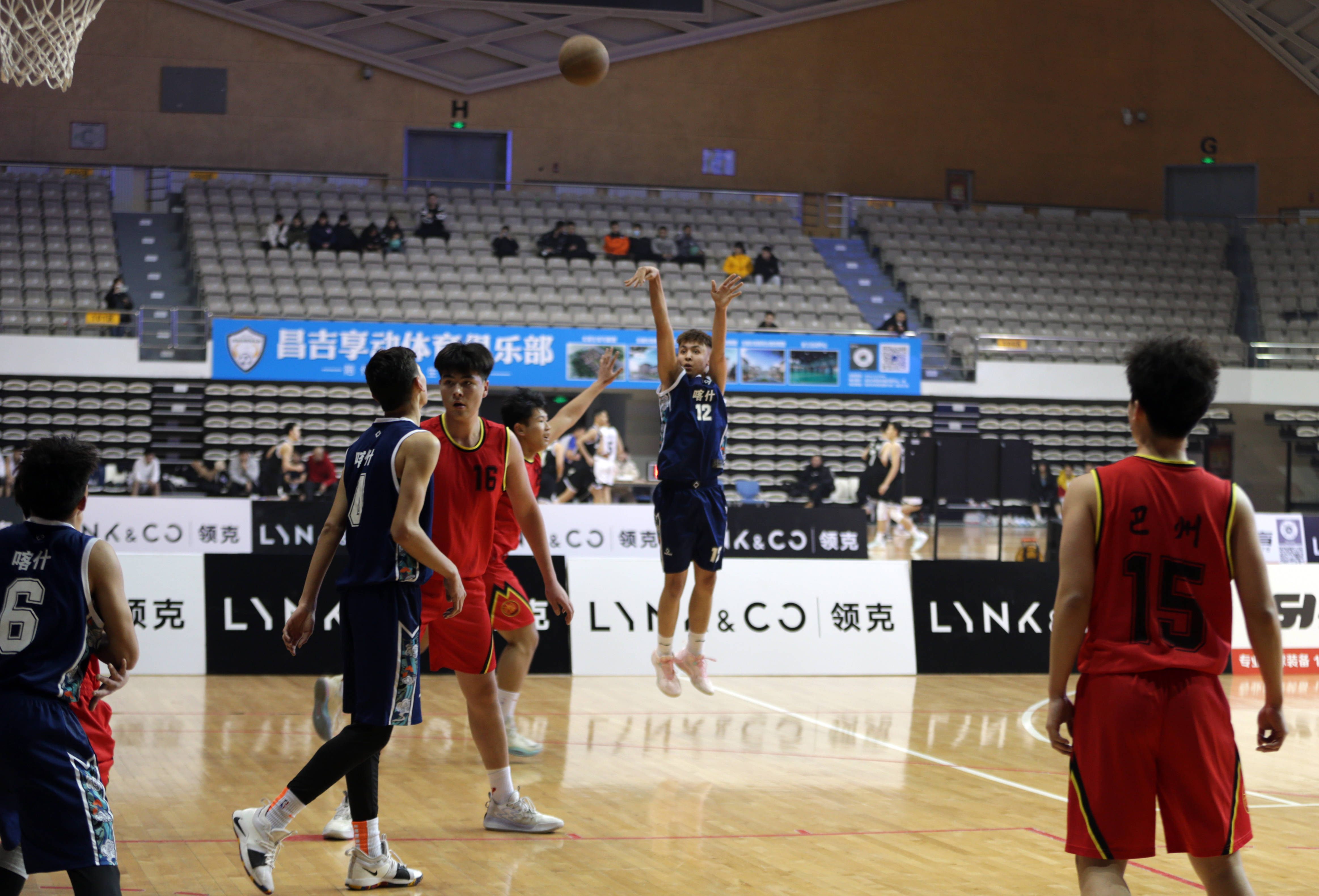 半岛体育网页版登录入口-包含热门篮球联赛再次开启角逐，强队争胜赛场的词条