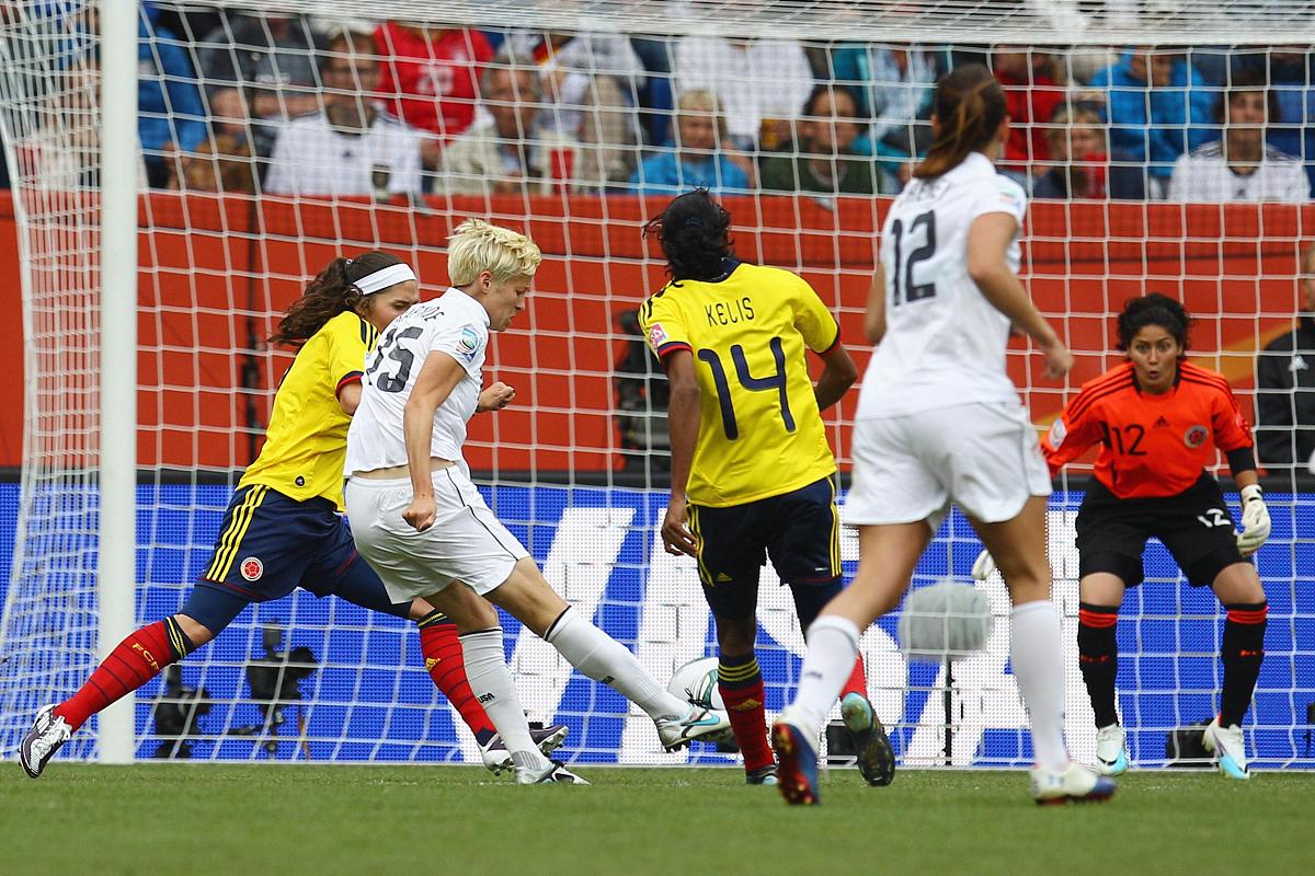 欧洲国家联赛激战打响，球迷狂热支持