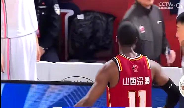 全明星球员大放异彩，带领球队豪取连胜的简单介绍