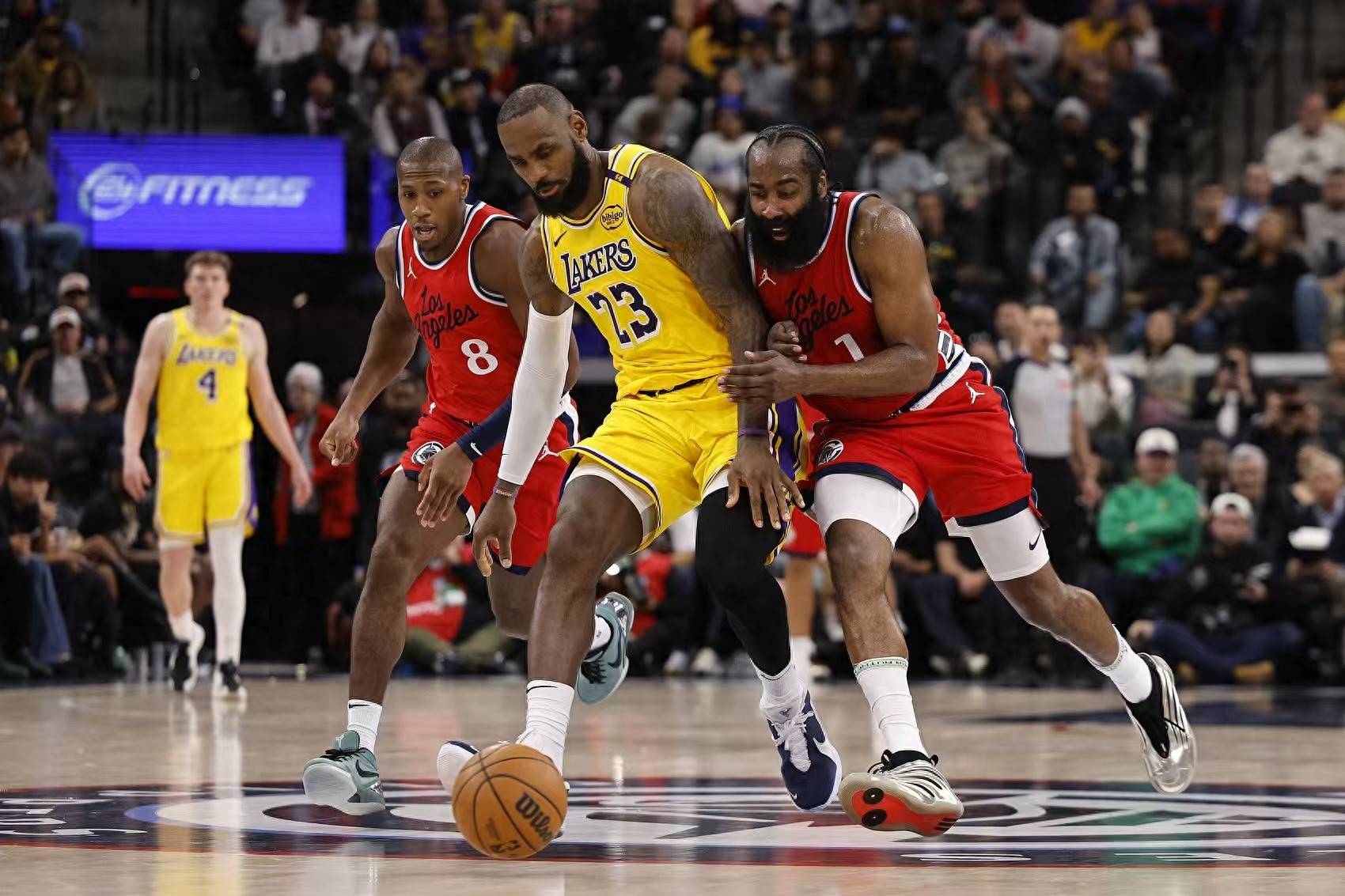 湖人队全队士气高涨备战下一场比赛的简单介绍 湖人队全队士气高涨备战下一场比赛的简单介绍