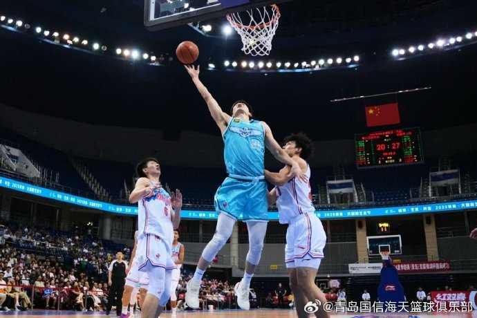 新疆队战胜青岛队,继续领先 新疆队战胜青岛队,继续领先