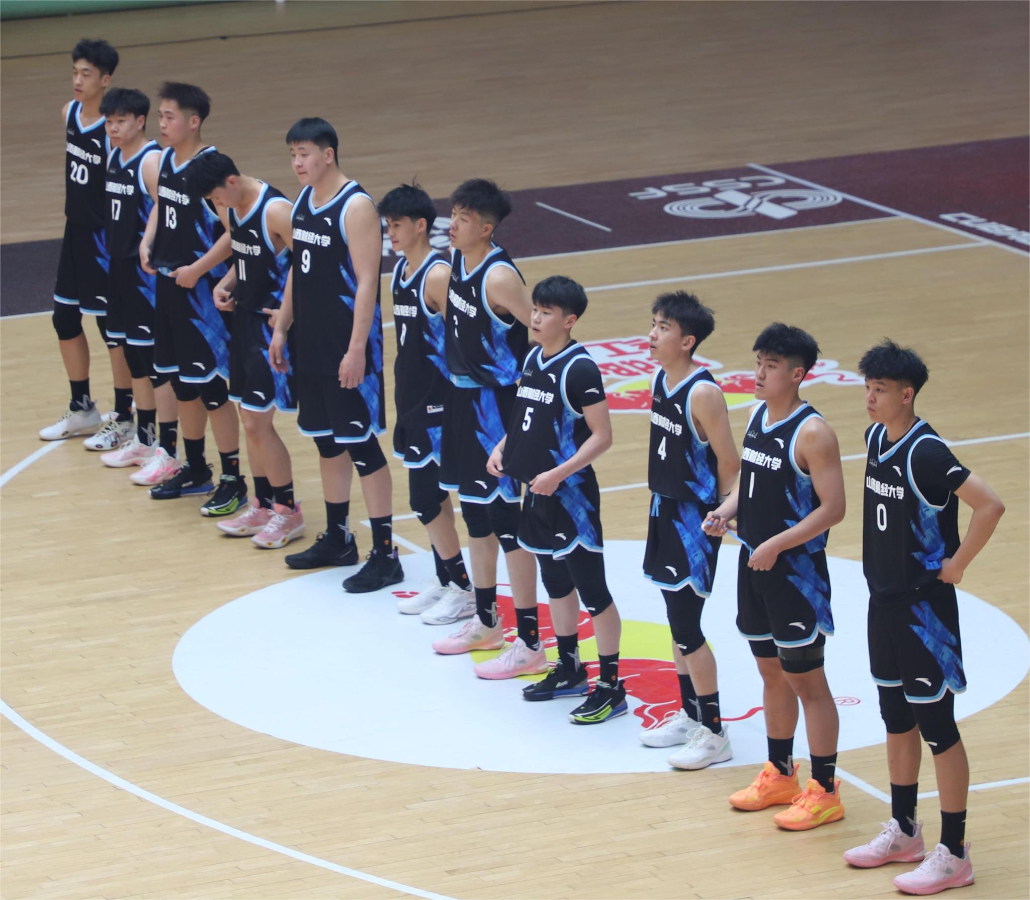 半岛体育地址-球迷热议CUBA比赛：校园篮球风生水起