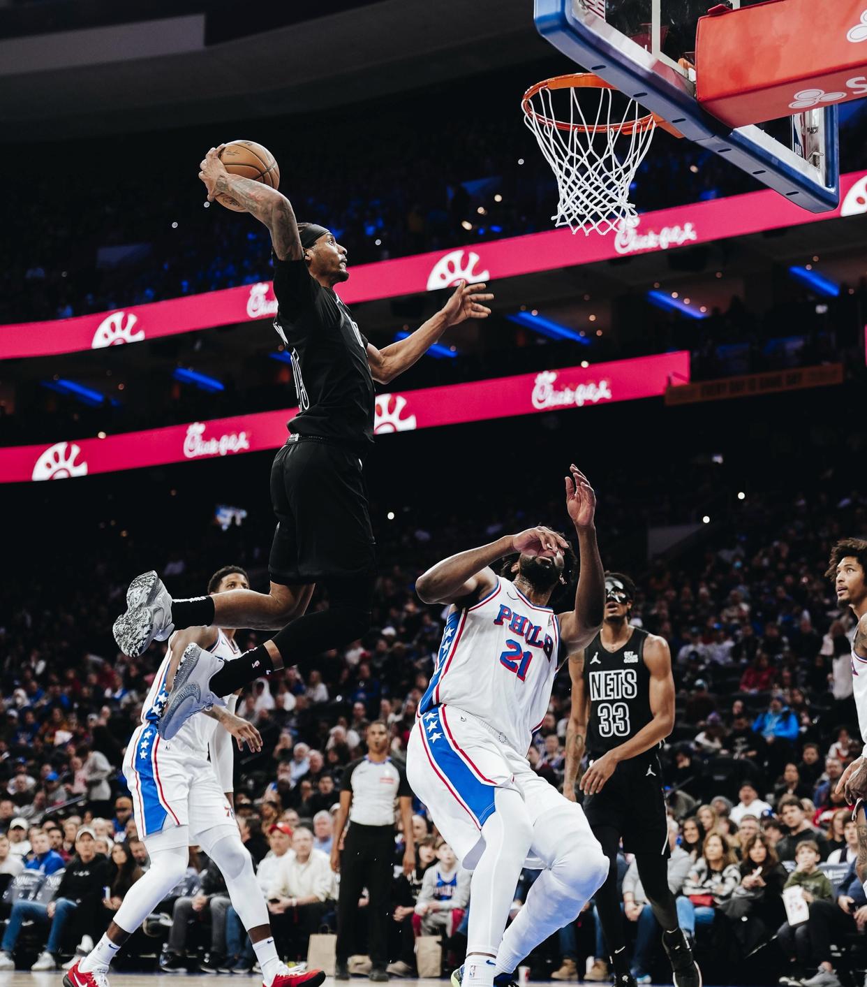 关于76人队客场大胜篮网队取得三连胜的信息