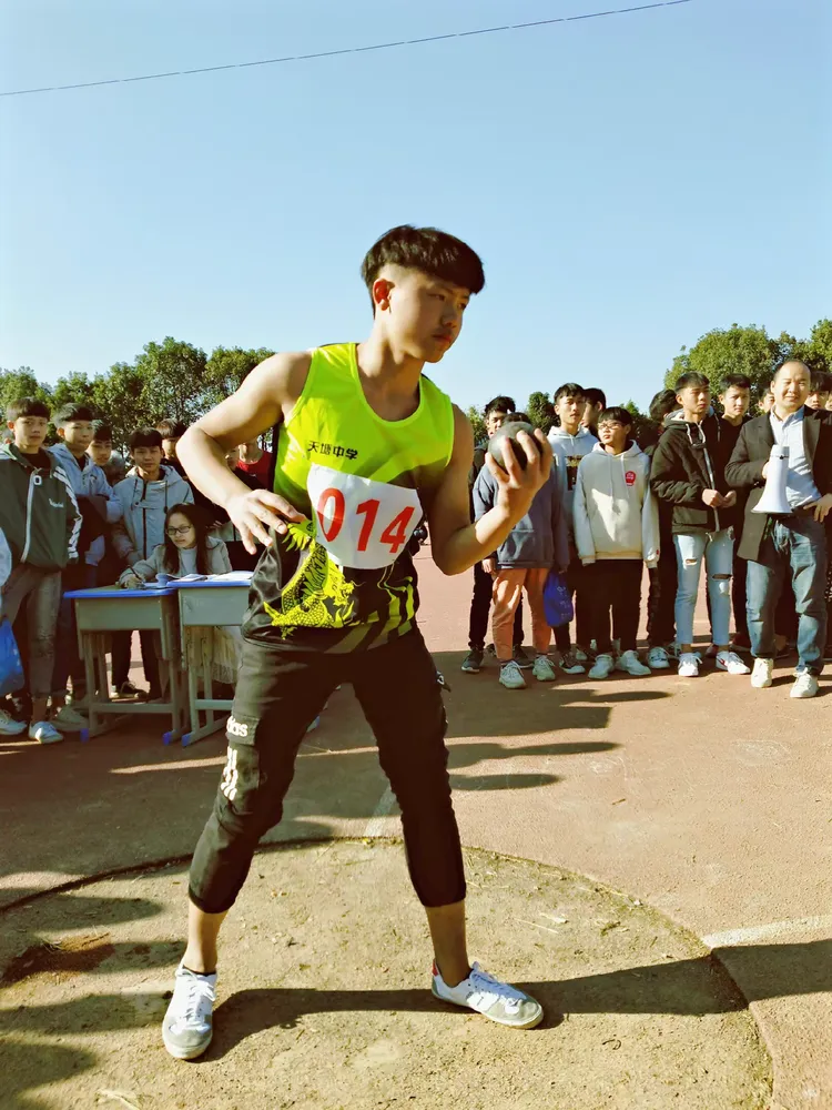 选手忘我拼搏，演绎青春激情、传递力量的简单介绍