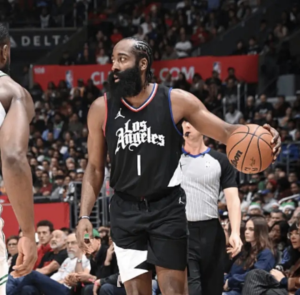 半岛体育竞技-猛龙主场战胜快船，取得四连胜