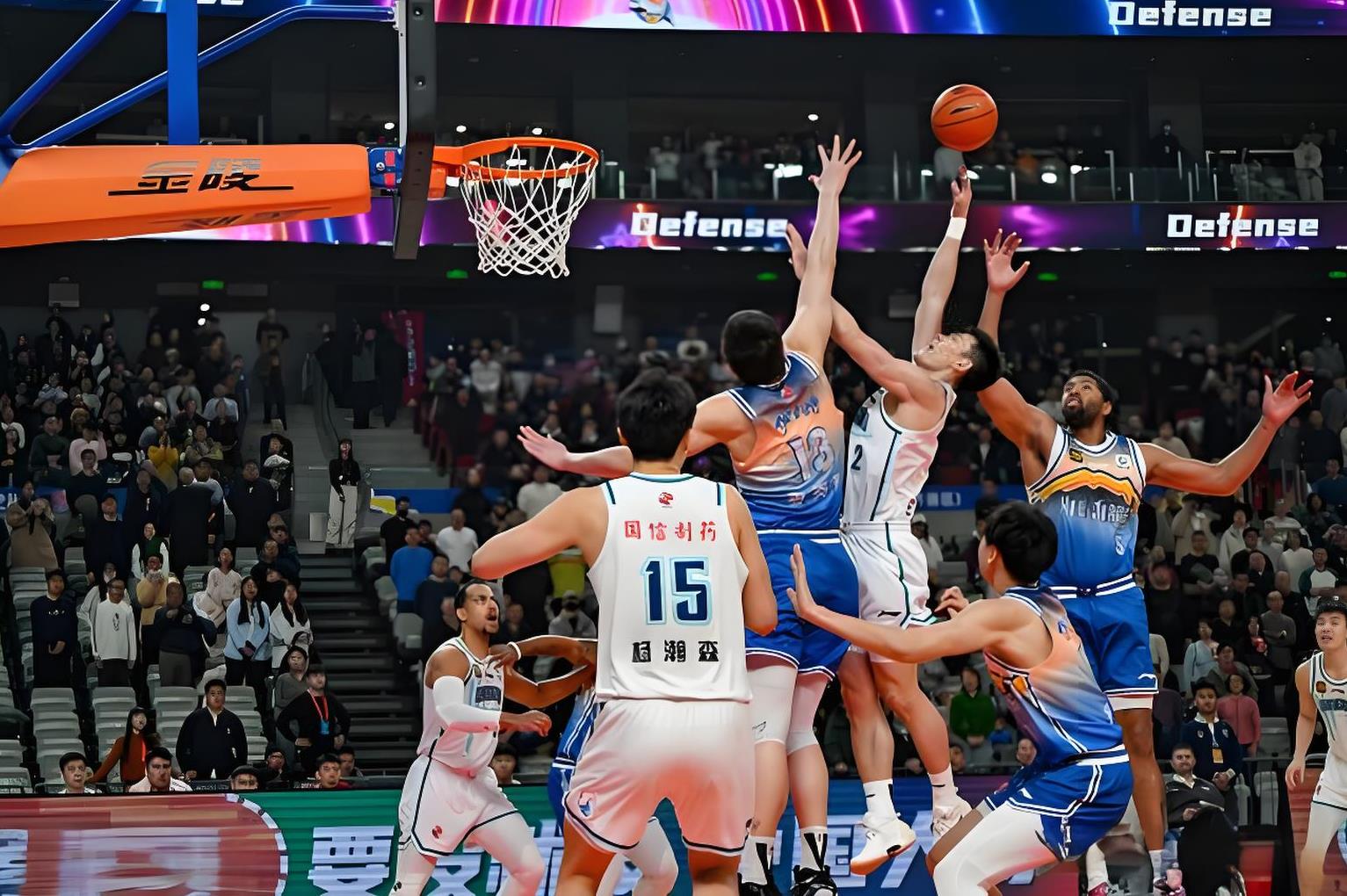 包含中国篮球职业联赛的强强对抗，焦点不容错过的词条