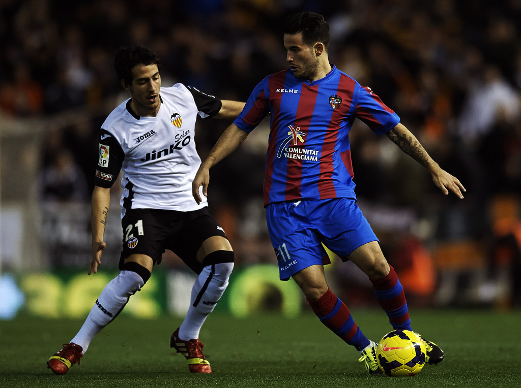 包含莱加内斯客场告捷，避免降级区的词条